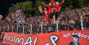 Феновете на ЦСКА поднесоха венци и цветя на паметника на Апостола